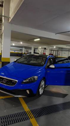 VOLVO V40 2.0 T5 CROSS COUNTRY AWD TURBO GASOLINA 4P AUTOMÁTICO VOLVO V40 2.0 T5 CROSS COUNTRY AWD TURBO GASOLINA 4P AUTOMÁTICO